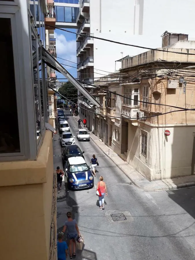 Sliema Studios 0*,