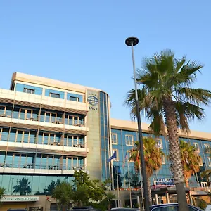 vlora-international.albaniahotels.org/